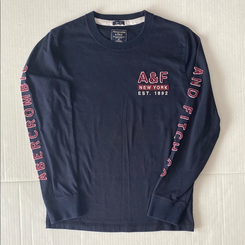 🎈$5 add. Abercrombie & Fitch Blue and Red Long Sleeve Tee